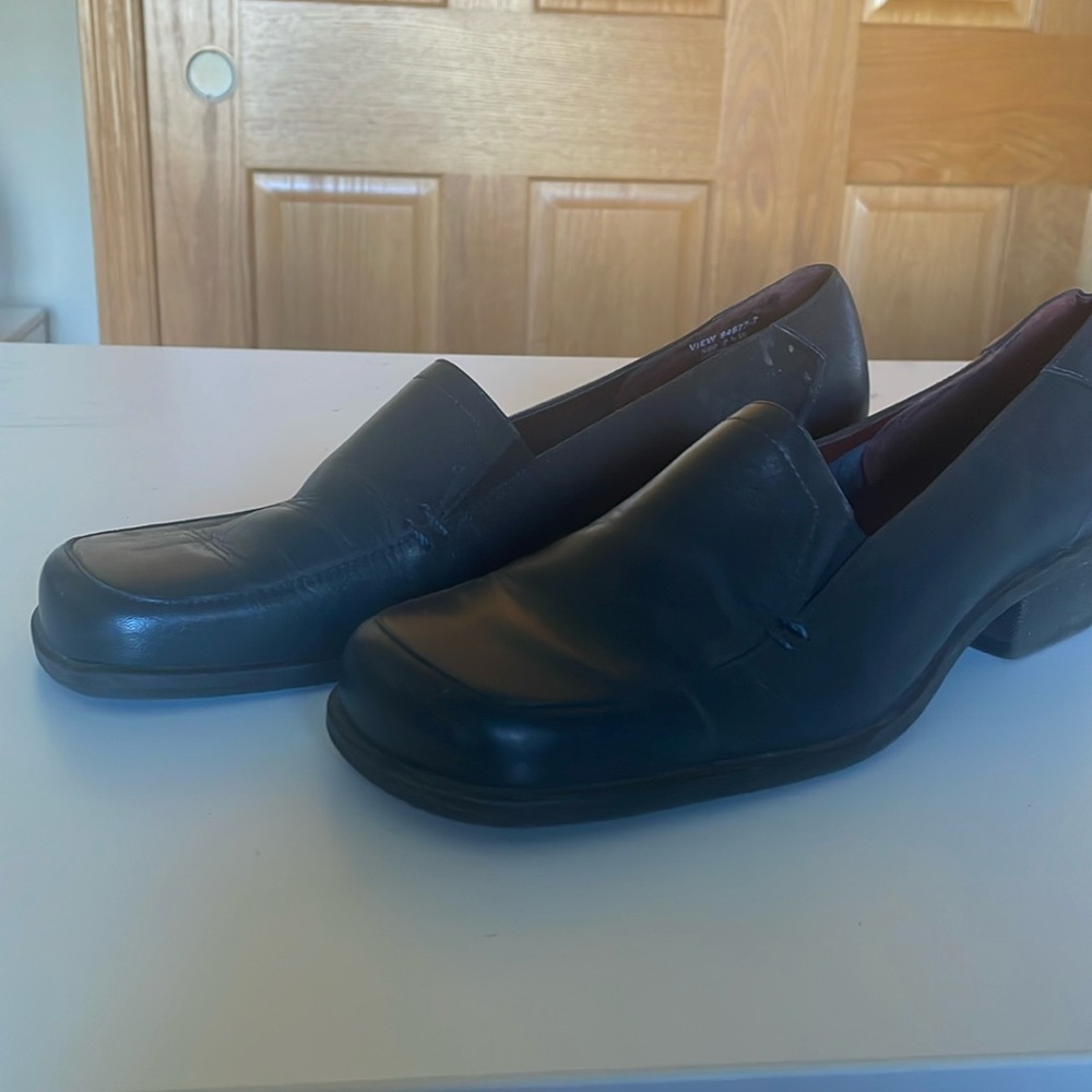 Brand Naturalizer Size 8 1/2 W barely worn Navy